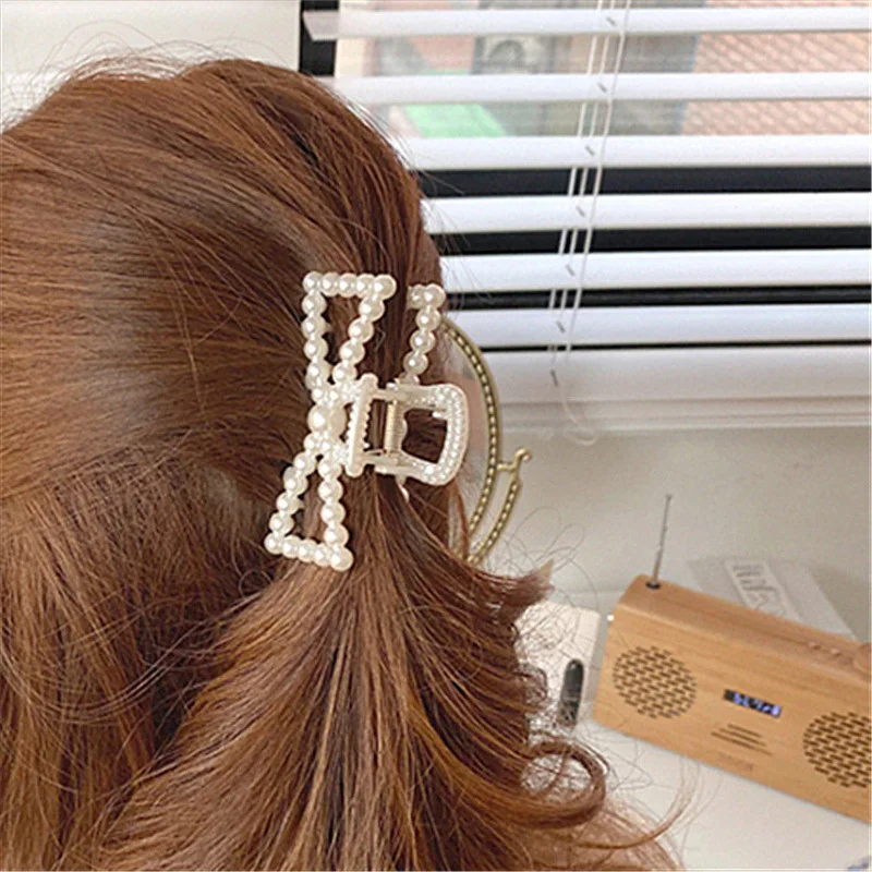 Woman Lmitation Pearl Large Hair Grab Barrettes Hairclips Hairpins Ladies Hairgrip Headwear Girls Hair Accessories
Woman Lmitation Pearl Large Hair Grab Barrettes Hairclips Hairpins Ladies Hairgrip Headwear Girls Hair Accessories