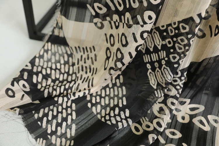 2020 New Geometric Circle Printed Chiffon Fabric Spring and Summer Gold Silk Gauze Printed Fabric DIY Skirt Dress Clothes Fabric
2020 New Geometric Circle Printed Chiffon Fabric Spring and Summer Gold Silk Gauze Printed Fabric DIY Skirt Dress Clothes Fabric