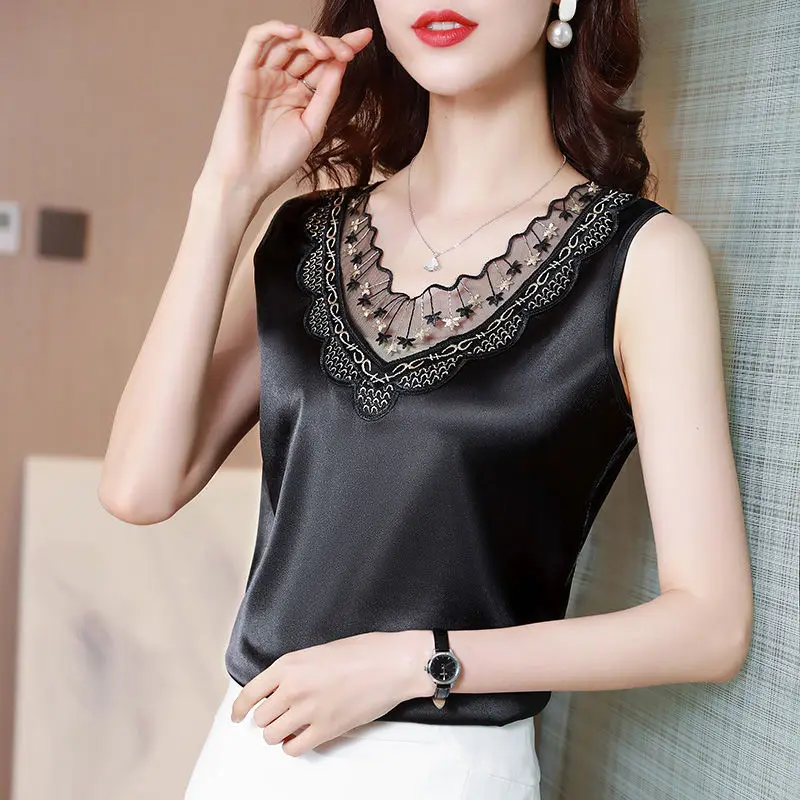 Silk Suspender Vest Female Summer Loose Large Heavy Satin Outside Sleeveless Lace V-neck Mulberry Silk Top
Silk Suspender Vest Female Summer Loose Large Heavy Satin Outside Sleeveless Lace V-neck Mulberry Silk Top