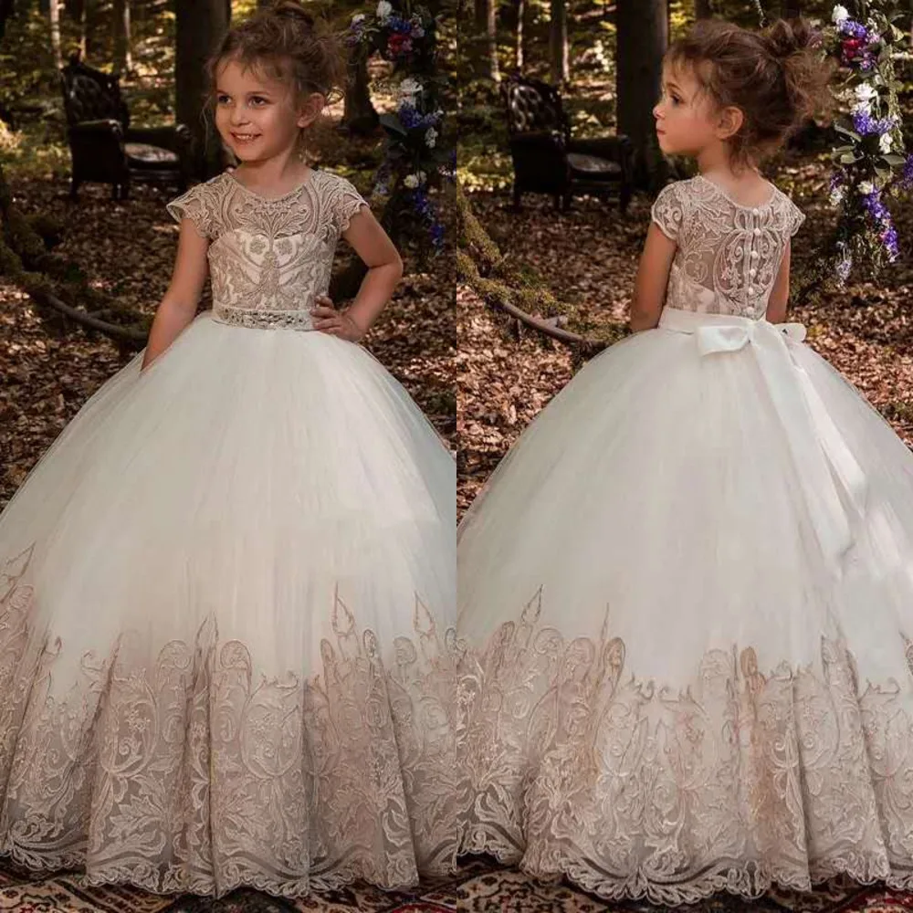 Детское Пышное Бальное Платье с открытыми плечами, бабочками и цветами
Детское Пышное Бальное Платье с открытыми плечами, бабочками и цветами