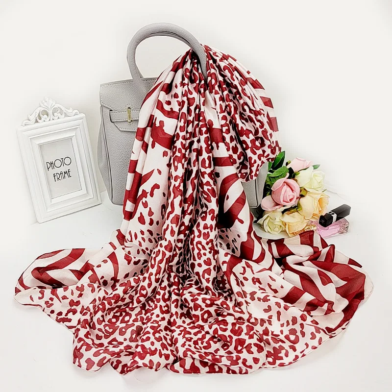 New Style Leopard Print Beach Towel Female Carriage Silk Scarf Summer Bandana Fashion High-Grade Kerchief Popular 180X90CM Shawl
New Style Leopard Print Beach Towel Female Carriage Silk Scarf Summer Bandana Fashion High-Grade Kerchief Popular 180X90CM Shawl