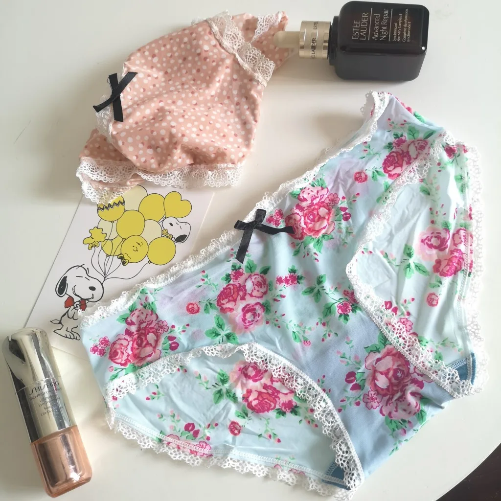 New Ladies Lace Briefs Comfortable Breathable Fashionable Bowknot Solid Color Sexy Hollow Panties Colorful and Interesting Slut
New Ladies Lace Briefs Comfortable Breathable Fashionable Bowknot Solid Color Sexy Hollow Panties Colorful and Interesting Slut