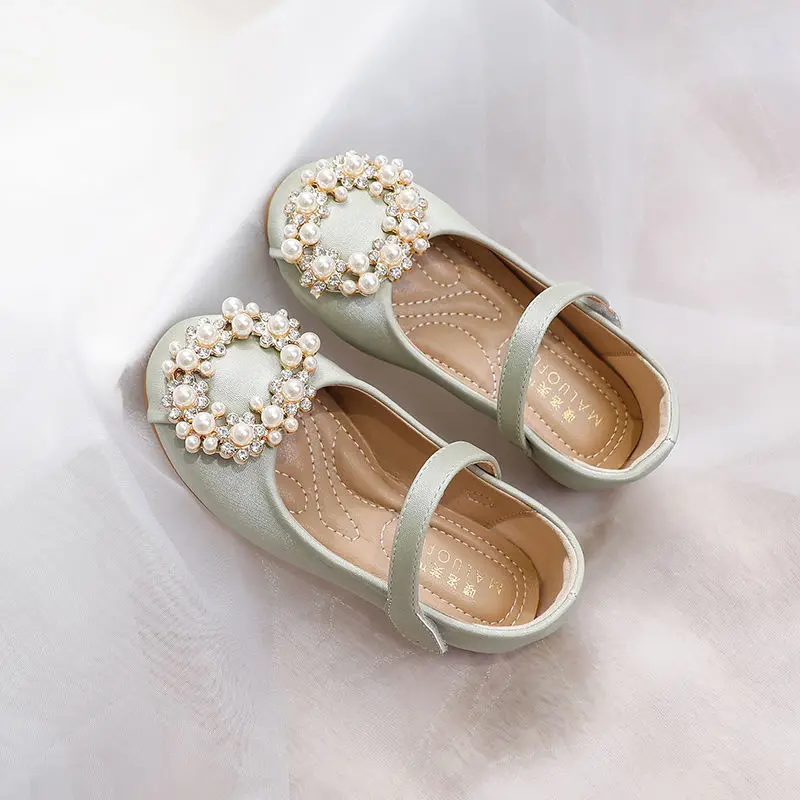 Girls Princess Shoes Non-slip 2021 New Rhinestone Pearl Leather Shoes Children's Shoes Korean Soft Sole Baby Shoes 
Girls Princess Shoes Non-slip 2021 New Rhinestone Pearl Leather Shoes Children's Shoes Korean Soft Sole Baby Shoes
