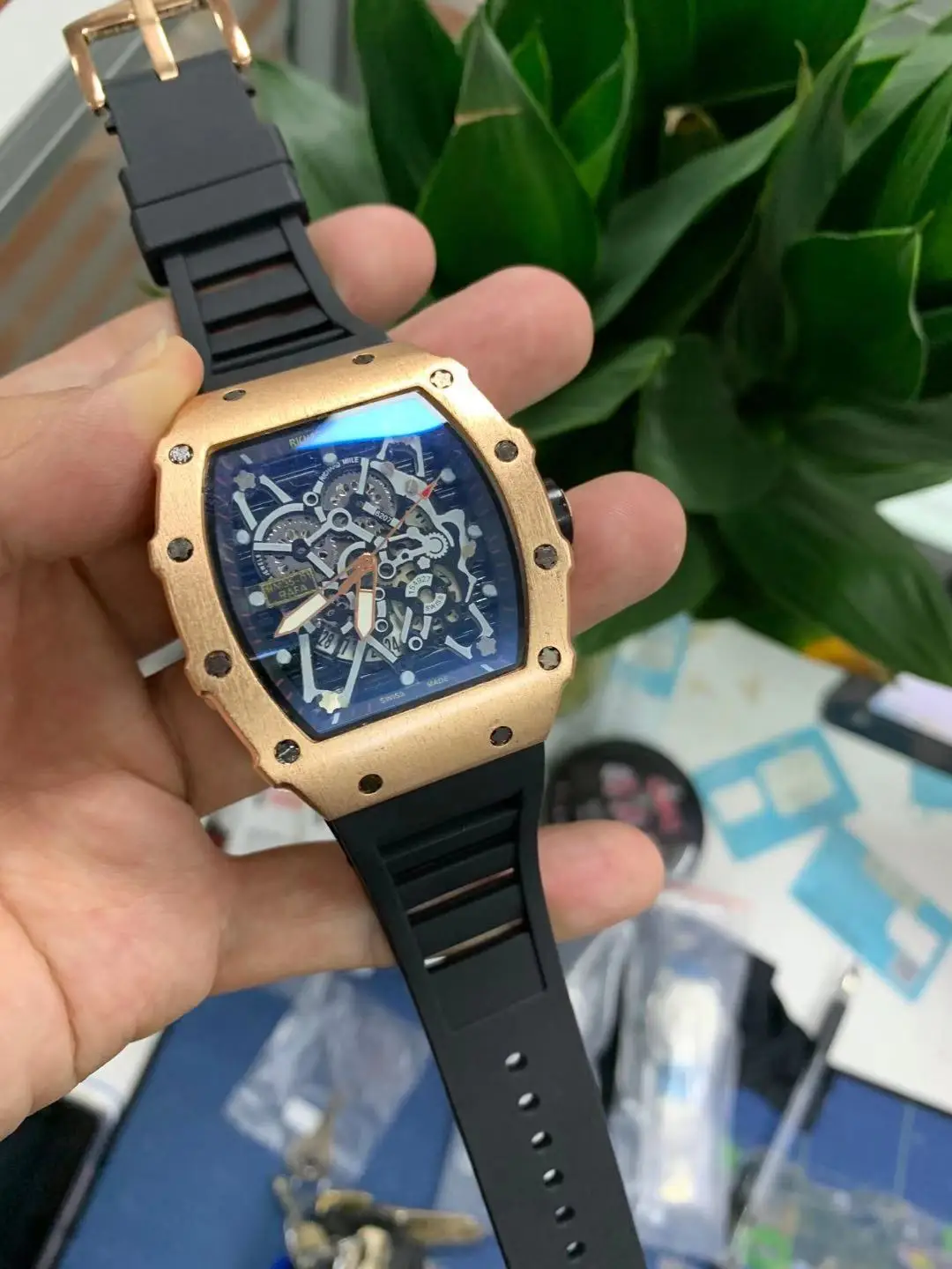 Classic New Created Gents Watches Mens Stainless Steel Fashion Designer Quartz Watch Rose Gold Black Rubber Cheap Watches 
Classic New Created Gents Watches Mens Stainless Steel Fashion Designer Quartz Watch Rose Gold Black Rubber Cheap Watches