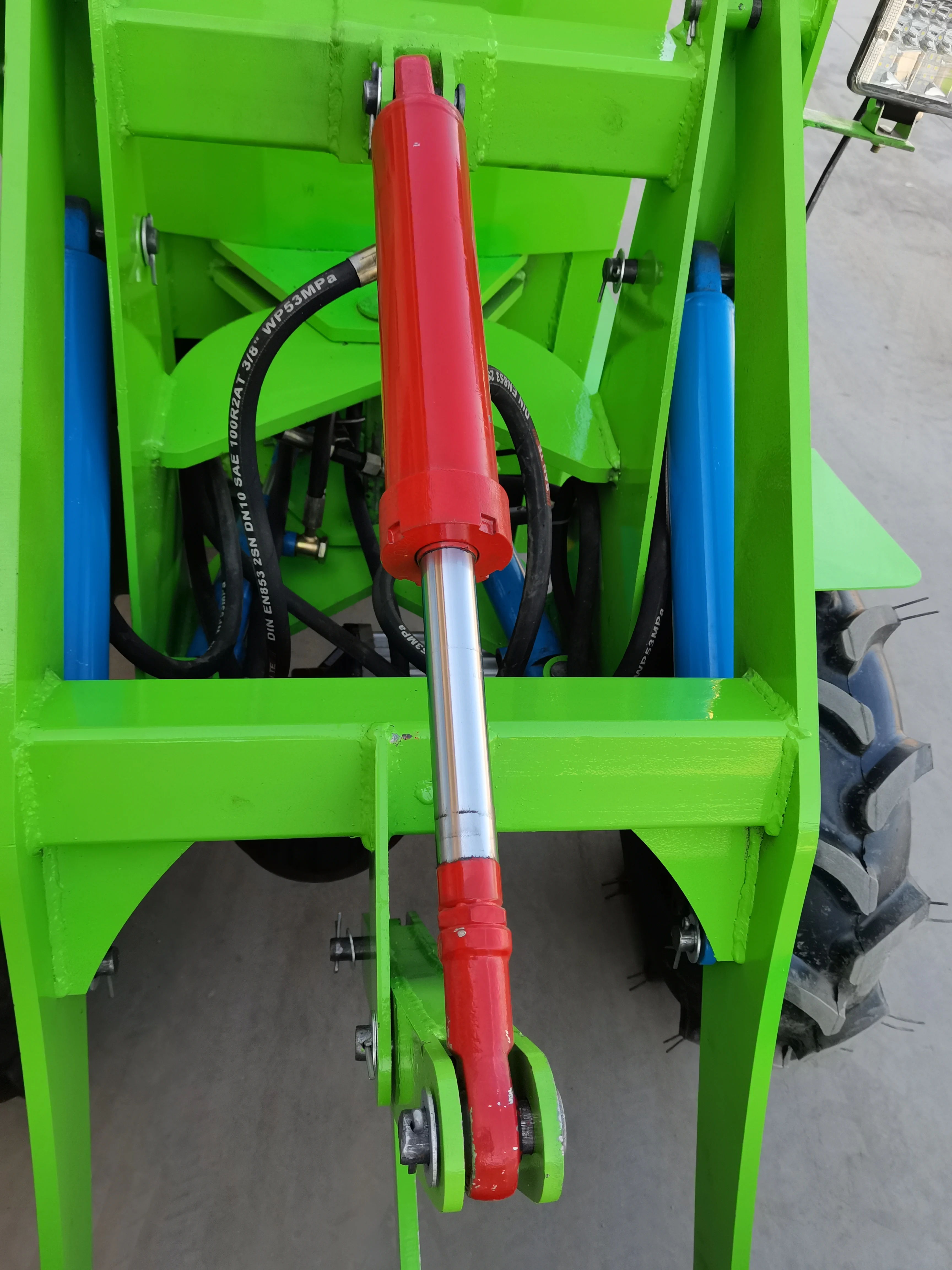 Multifunctional Four-Wheel Drive Electric Loader Farm Small Forklift 
Multifunctional Four-Wheel Drive Electric Loader Farm Small Forklift