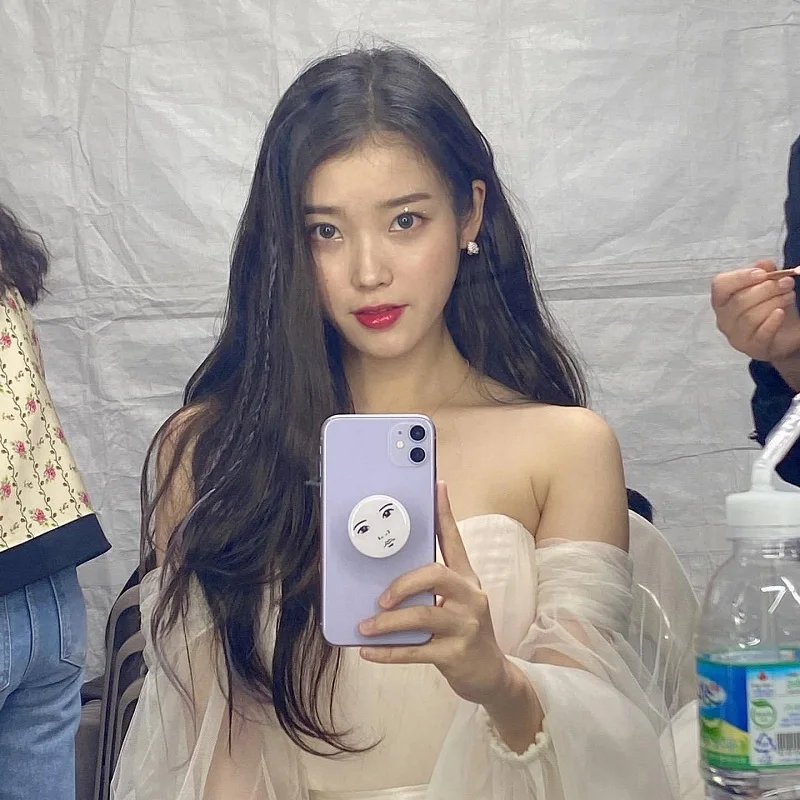 KPOP IU Li Zhien's Same Mobile Phone Retractable Airbag Holder Uaena Lazy Ring Holder "Eight" Is On Sale 
KPOP IU Li Zhien's Same Mobile Phone Retractable Airbag Holder Uaena Lazy Ring Holder "Eight" Is On Sale