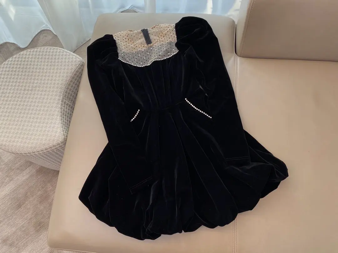 ladies 2023 fashion new long sleeve round neck velvet stitching polka dot mesh dress 1207
ladies 2023 fashion new long sleeve round neck velvet stitching polka dot mesh dress 1207