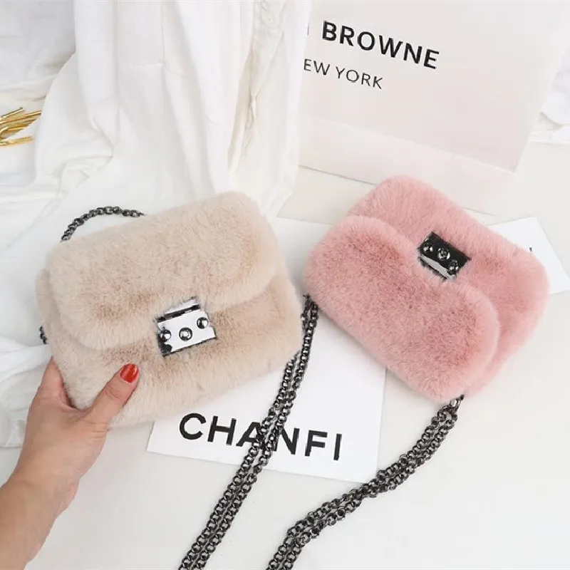 Small Square Bag Female Autumn Winter New Hair Bag Chain Small Bag Mobile Phone Bag Solid Color Single Shoulder Slung Plush Bag
Small Square Bag Female Autumn Winter New Hair Bag Chain Small Bag Mobile Phone Bag Solid Color Single Shoulder Slung Plush Bag