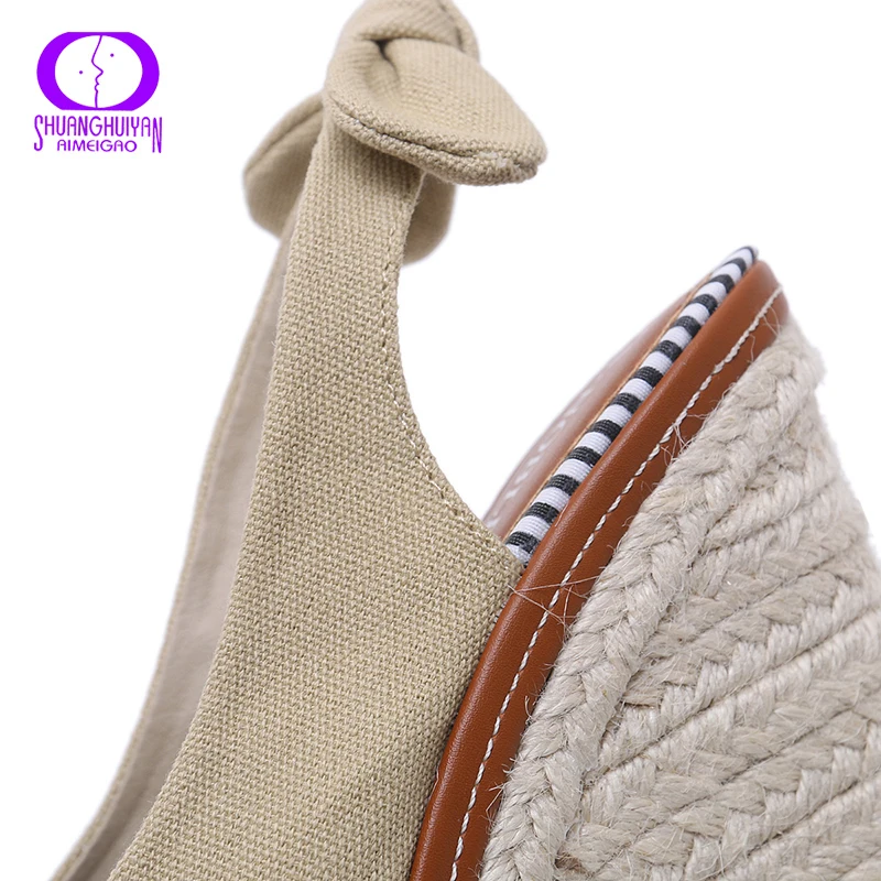 AIMEIGAO 2021 New Peep Toe Slope Heel Buckle Sandals Women's Spring and Autumn Fashion Casual high heel grass woven lady shoes
AIMEIGAO 2021 New Peep Toe Slope Heel Buckle Sandals Women's Spring and Autumn Fashion Casual high heel grass woven lady shoes
