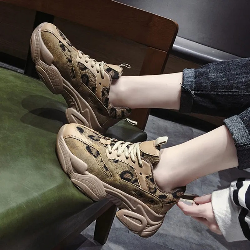 Женские кроссовки для бега в Корейском стиле, зимние короткие флисовые кроссовки леопардовой расцветки, модная спортивная обувь для ходьбы... 
Женские кроссовки для бега в Корейском стиле, зимние короткие флисовые кроссовки леопардовой расцветки, модная спортивная обувь для ходьбы...