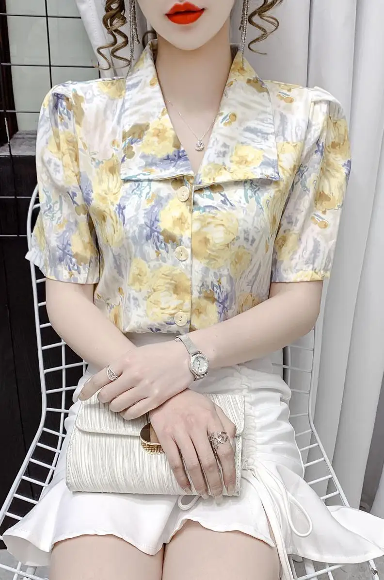 Houthion Silk Satin Slim Women's Blouses New Casual Blouse Fashion Short Sleeve Top Ink Printing Buttons V-neck Shirt Summer
Houthion Silk Satin Slim Women's Blouses New Casual Blouse Fashion Short Sleeve Top Ink Printing Buttons V-neck Shirt Summer