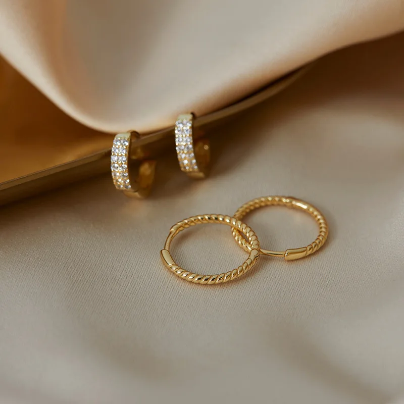 Серьги-гвоздики женские геометрической формы, из стерлингового серебра 925 пробы
Серьги-гвоздики женские геометрической формы, из стерлингового серебра 925 пробы