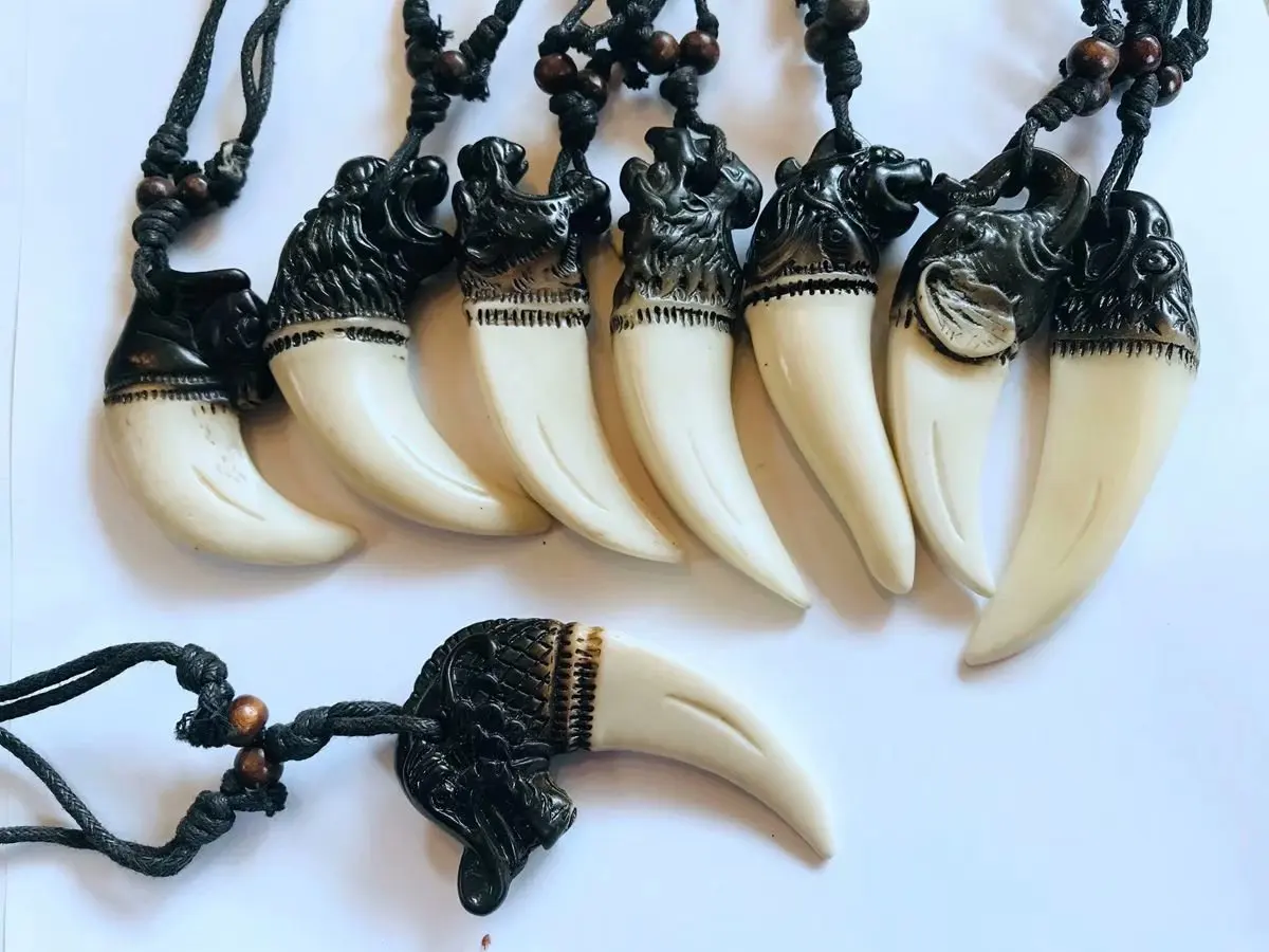 10 pcs Necklace hand-carved statue Newest Mixed Fashion Totem Vogue Totem Imitation Yak Bone Carved Pendant
10 pcs Necklace hand-carved statue Newest Mixed Fashion Totem Vogue Totem Imitation Yak Bone Carved Pendant