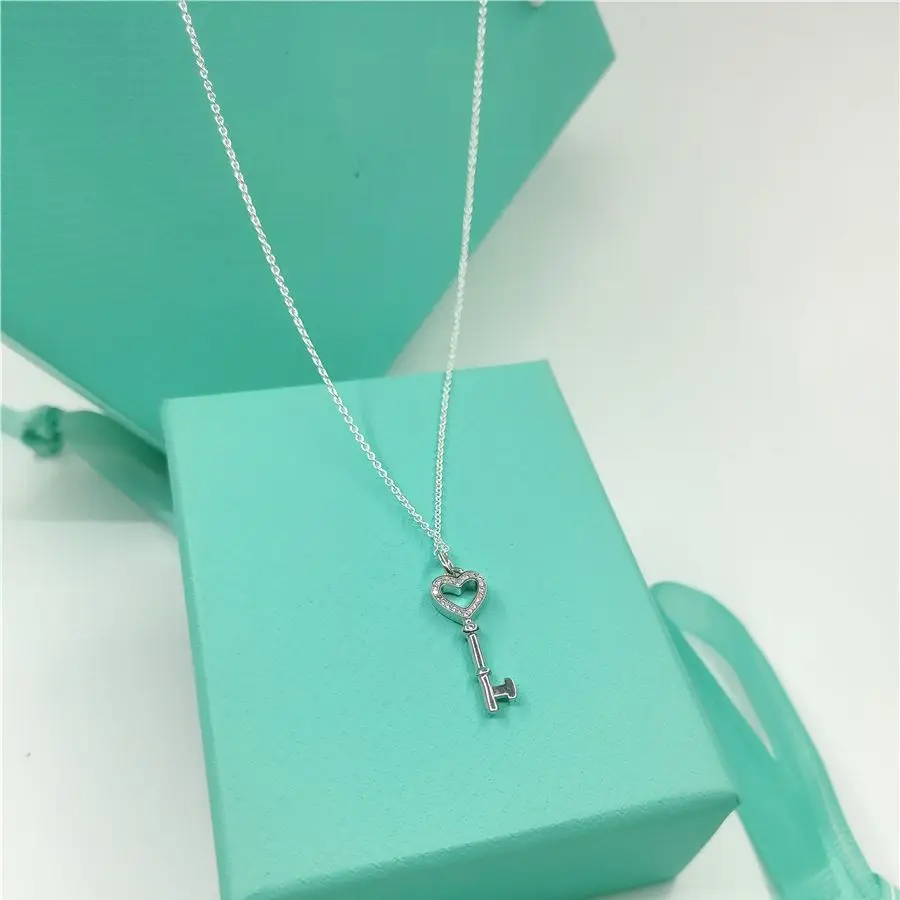 S925 sterling silver heart-shaped key pendant necklace, classic and fashionable , Original 1:1, birthday gift
S925 sterling silver heart-shaped key pendant necklace, classic and fashionable , Original 1:1, birthday gift