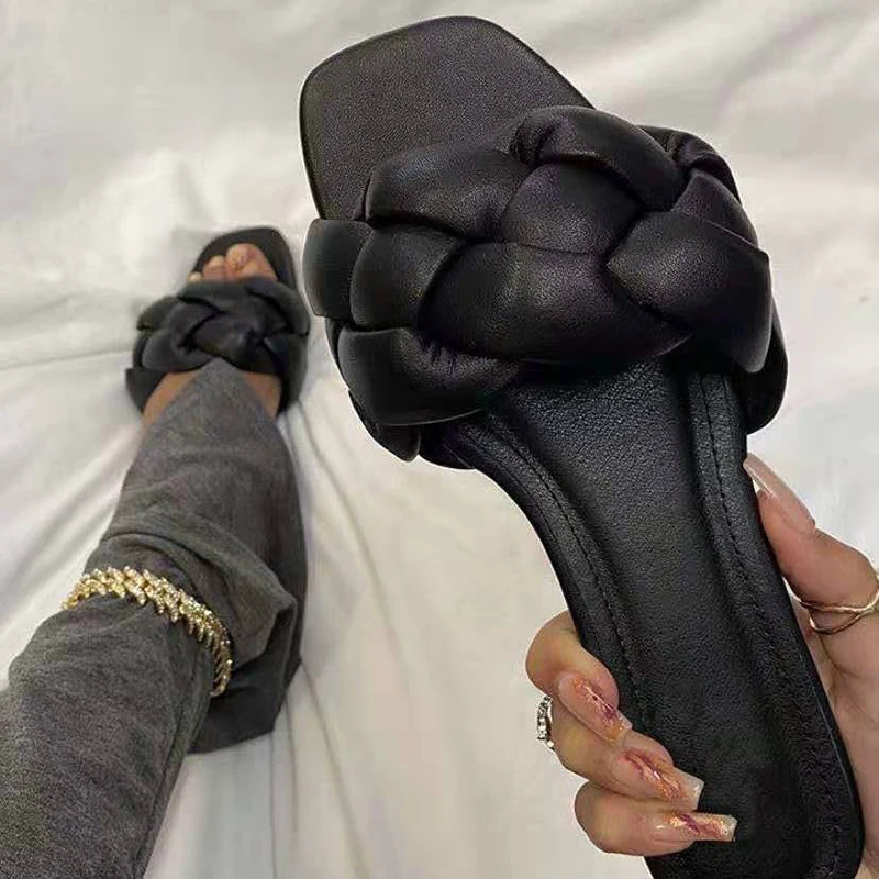 Шлепанцы женские летние на плоской подошве с открытым носком
Шлепанцы женские летние на плоской подошве с открытым носком