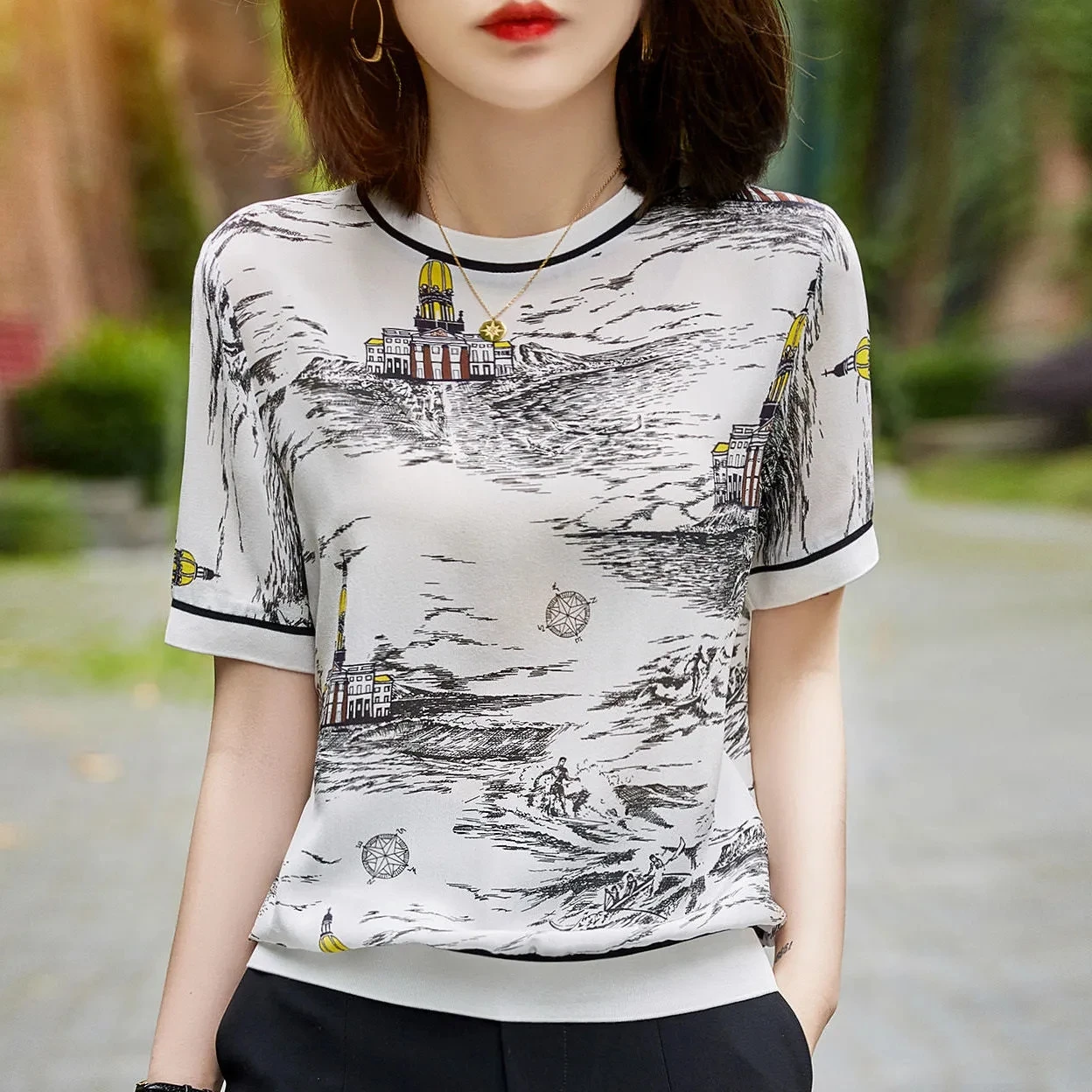 Silk top women's short-sleeved retro castle print small shirt 2021 summer new ribbed half-sleeved silk T-shirt
Silk top women's short-sleeved retro castle print small shirt 2021 summer new ribbed half-sleeved silk T-shirt