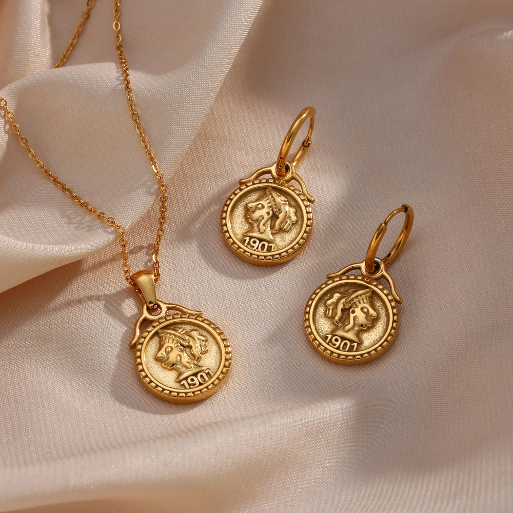 18K Gold Plated Stainless Steel Vintage Casting 1901 Portrait Circle Coin Charm Hoop Earrings Pendant Necklace Gold Jewelry Set
18K Gold Plated Stainless Steel Vintage Casting 1901 Portrait Circle Coin Charm Hoop Earrings Pendant Necklace Gold Jewelry Set
