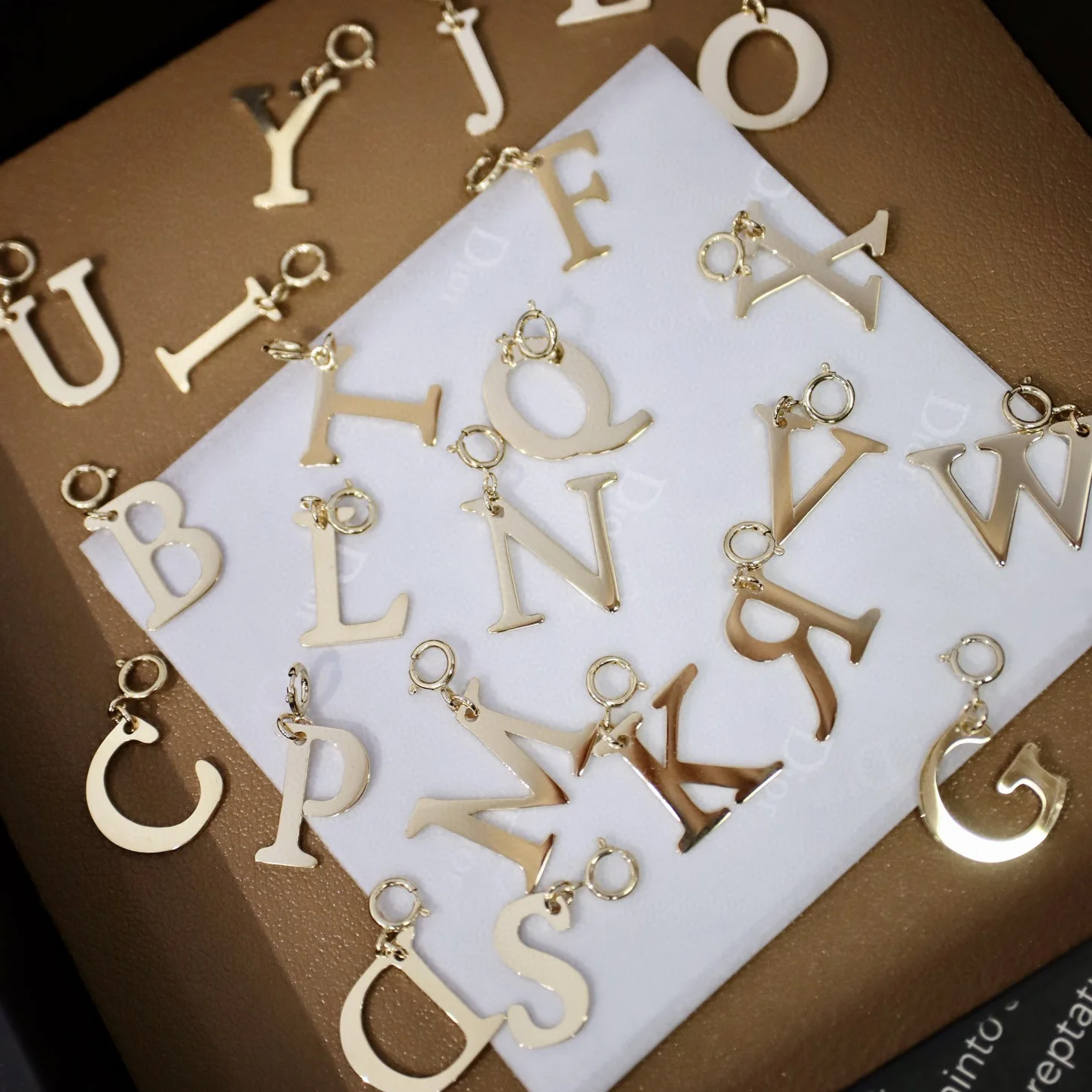 18K import Solid Yellow Gold Jewelry(AU750) Women Ins Minimalist Style Letter Pendant Spring Clasp With Any Chain Necklace Lady
18K import Solid Yellow Gold Jewelry(AU750) Women Ins Minimalist Style Letter Pendant Spring Clasp With Any Chain Necklace Lady