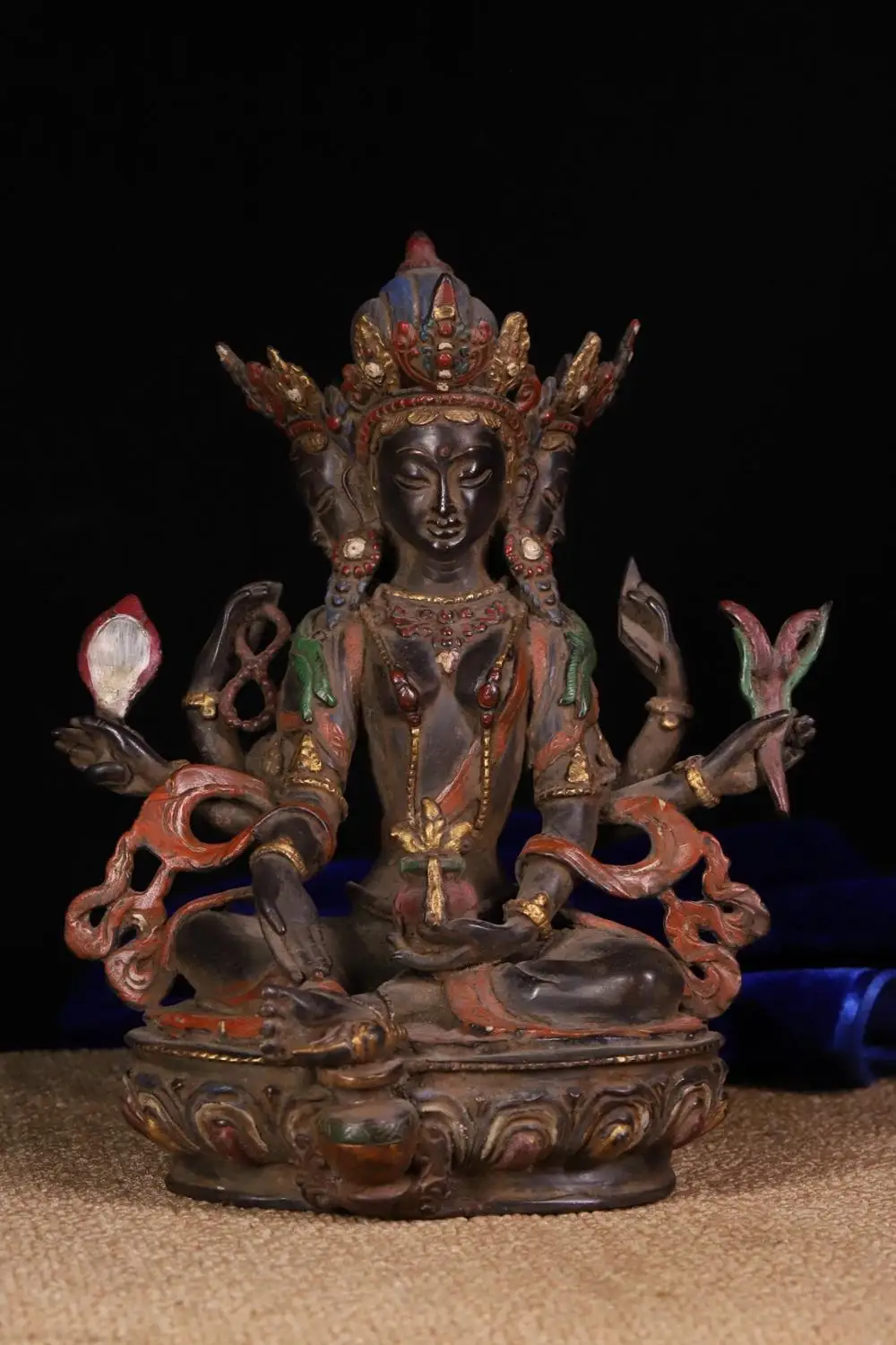 wedding decoration Old Tibet temple's copper tires are hand-tapped, chiseled and painted with three heads and six arms statue
wedding decoration Old Tibet temple's copper tires are hand-tapped, chiseled and painted with three heads and six arms statue