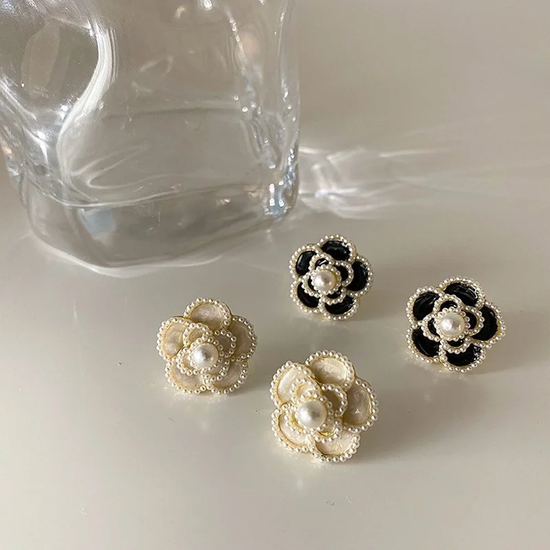 U-Magical Fashion Simulation Pearl Flower Black White Stud Earring for Women Metal Enamel Earring Jewelry Chic Accessories
U-Magical Fashion Simulation Pearl Flower Black White Stud Earring for Women Metal Enamel Earring Jewelry Chic Accessories