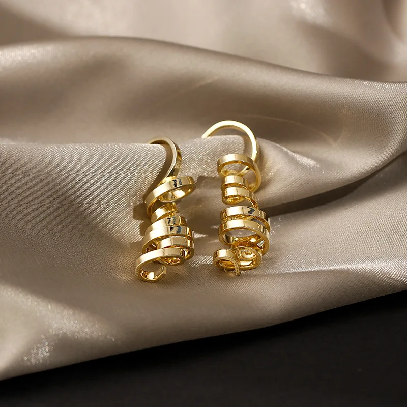 Luokey Fashion Metal Gold Earrings For Women Irregular Twist Spring Hoop Earrings Lady Punk Korean Style Wedding Jewelry Brincos
Luokey Fashion Metal Gold Earrings For Women Irregular Twist Spring Hoop Earrings Lady Punk Korean Style Wedding Jewelry Brincos