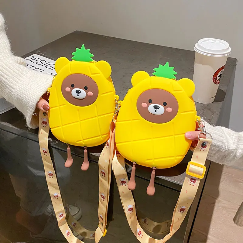 Женские сумки с милым медведем, новинка 2020, корейские Мультяшные сумки на плечо, мягкие силиконовые сумки-мессенджеры, модные сумки в виде а...
Женские сумки с милым медведем, новинка 2020, корейские Мультяшные сумки на плечо, мягкие силиконовые сумки-мессенджеры, модные сумки в виде а...