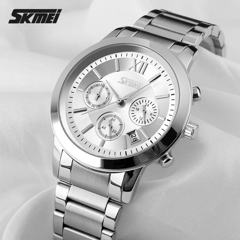2021 couple watch luminous calendar waterproof Korean fashion imitation three-eye six-pin sports business steel band watch femal
2021 couple watch luminous calendar waterproof Korean fashion imitation three-eye six-pin sports business steel band watch femal