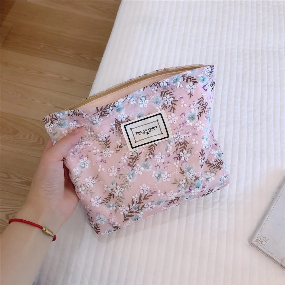 Silk Embroidered Cosmetic Bag For Make Up Storage Pouch Women Travel Toiletry Bag Cotton Floral Makeup Bag Retro Beauty Case
Silk Embroidered Cosmetic Bag For Make Up Storage Pouch Women Travel Toiletry Bag Cotton Floral Makeup Bag Retro Beauty Case