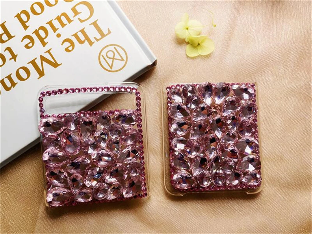 Jewelled Phone Case For Samsung Z Flip 2 3 Full diamond Luxury Fashion Dazzling Elaborate Soft Silicone Protective Cover 
Jewelled Phone Case For Samsung Z Flip 2 3 Full diamond Luxury Fashion Dazzling Elaborate Soft Silicone Protective Cover