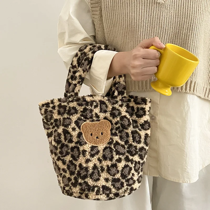 Autumn New Plush Bag For Women Bear Pattern Handbag Korean Quilted Little Bags Leopard Female Water Bottle Handbag
Autumn New Plush Bag For Women Bear Pattern Handbag Korean Quilted Little Bags Leopard Female Water Bottle Handbag