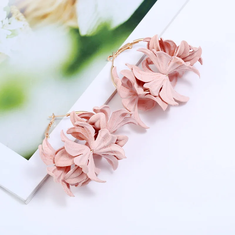 fashion simple creative earrings for women with cloth flower design exquisite hoop female Kolczyki 2021
fashion simple creative earrings for women with cloth flower design exquisite hoop female Kolczyki 2021