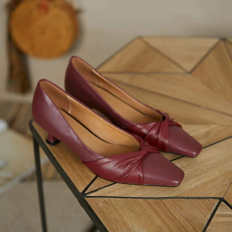 Spring Women Pumps Quality Single Shoes Square Toe Shallow High Heels Genuine Leather Elegant Wedding Shoes Woman Big Size 43
Spring Women Pumps Quality Single Shoes Square Toe Shallow High Heels Genuine Leather Elegant Wedding Shoes Woman Big Size 43