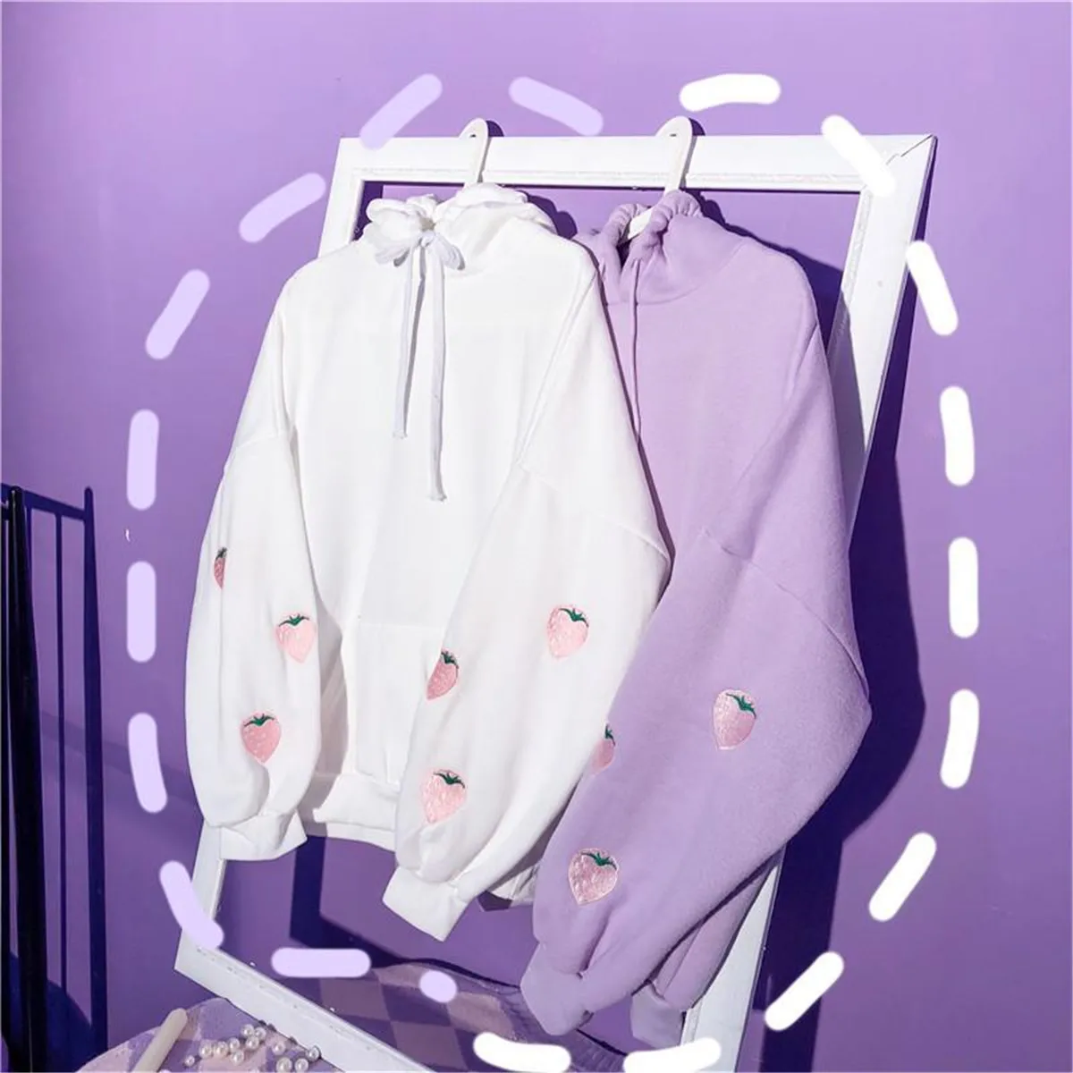 2021 White Loose Sweatshirt Strawberry Embroidery Clothes Autumn Hoodie Kawaii Hip Hop Japan Cute Hooded Hoodie Streetwear Girl 
2021 White Loose Sweatshirt Strawberry Embroidery Clothes Autumn Hoodie Kawaii Hip Hop Japan Cute Hooded Hoodie Streetwear Girl