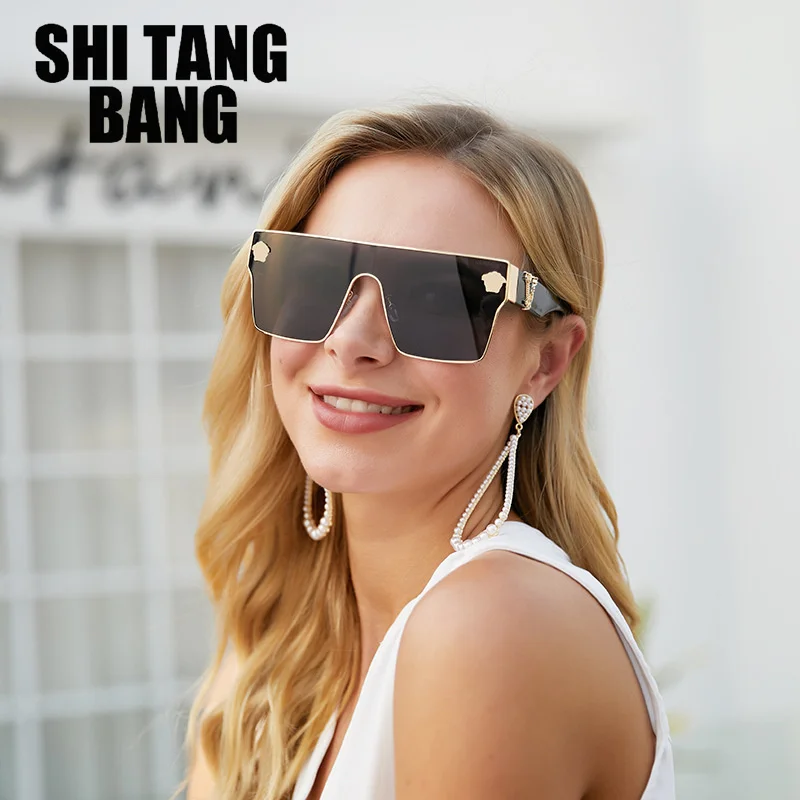 New Luxury Women Sunglasses Brand Female Sun Glasses Big Frame Square Designer Black Metal Siamese Eyewear Gradient One Mirror
New Luxury Women Sunglasses Brand Female Sun Glasses Big Frame Square Designer Black Metal Siamese Eyewear Gradient One Mirror