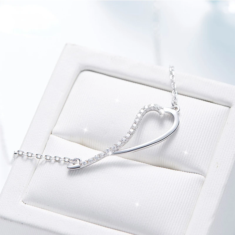 Authentic 925 Silver European Classic Eternal Love Heart-shaped Shape with AAA Zirconia Pendant Necklaces for Women Jewelry 
Authentic 925 Silver European Classic Eternal Love Heart-shaped Shape with AAA Zirconia Pendant Necklaces for Women Jewelry