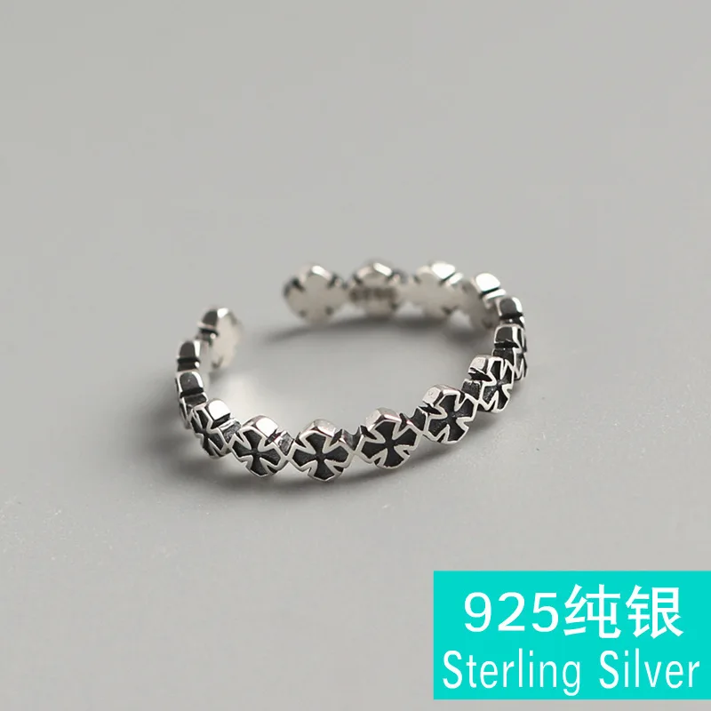 Fashion Korean S925 sterling silver retro simple black cross personality ring opening adjustable gift to commemorate friends
Fashion Korean S925 sterling silver retro simple black cross personality ring opening adjustable gift to commemorate friends