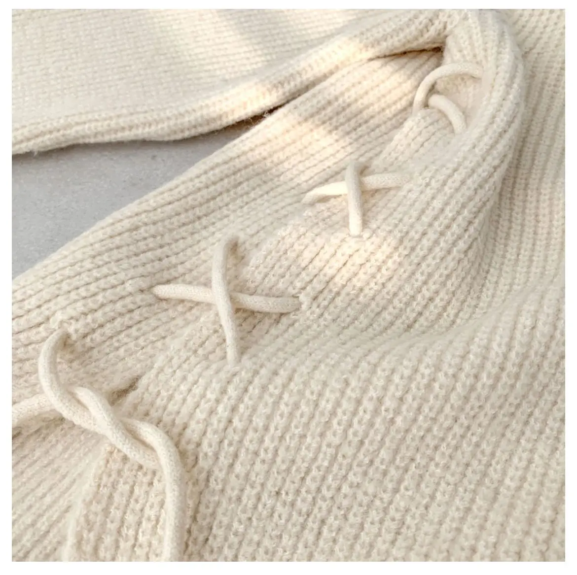 ZCSMLL Korea chic simple and versatile round neck, leaking shoulders careful cross-tied loose long-sleeved knitted sweater
ZCSMLL Korea chic simple and versatile round neck, leaking shoulders careful cross-tied loose long-sleeved knitted sweater