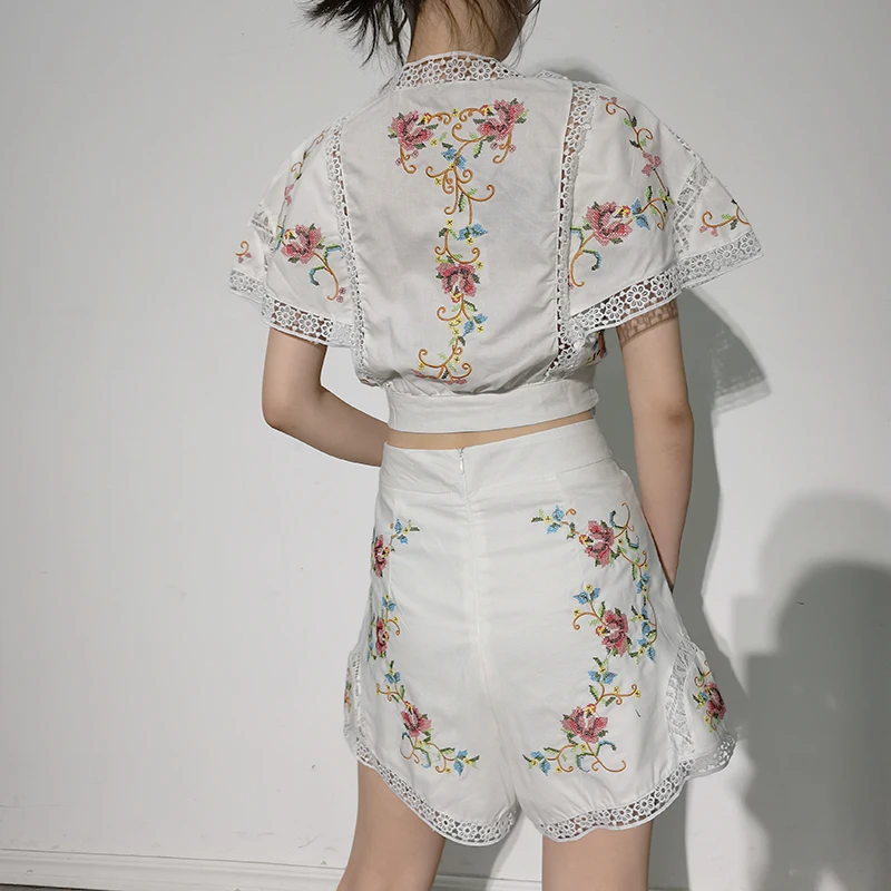 XIZIHUPAN Vintage Print Two Piece Set For Women V Neck Short Sleeve Tops High Waist Casual Shorts Female Sets New 2021 Fashion
XIZIHUPAN Vintage Print Two Piece Set For Women V Neck Short Sleeve Tops High Waist Casual Shorts Female Sets New 2021 Fashion