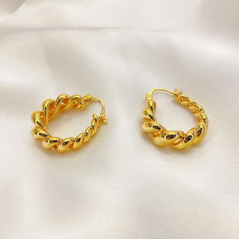 New style copper electroplating golden double line spiral woven European and American earrings female fashion temperament
New style copper electroplating golden double line spiral woven European and American earrings female fashion temperament