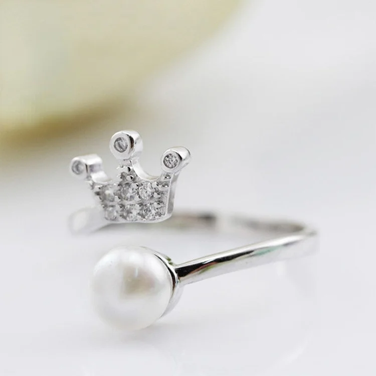 Женское кольцо с короной из серебра 925 пробы, с пресноводным жемчугом
Женское кольцо с короной из серебра 925 пробы, с пресноводным жемчугом