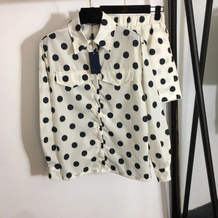111962 Fashion Classic Trendy Brand Luxury Design Women Polka Dot Print Lapel Long Sleeve Shirt + Casual Shorts P4
111962 Fashion Classic Trendy Brand Luxury Design Women Polka Dot Print Lapel Long Sleeve Shirt + Casual Shorts P4