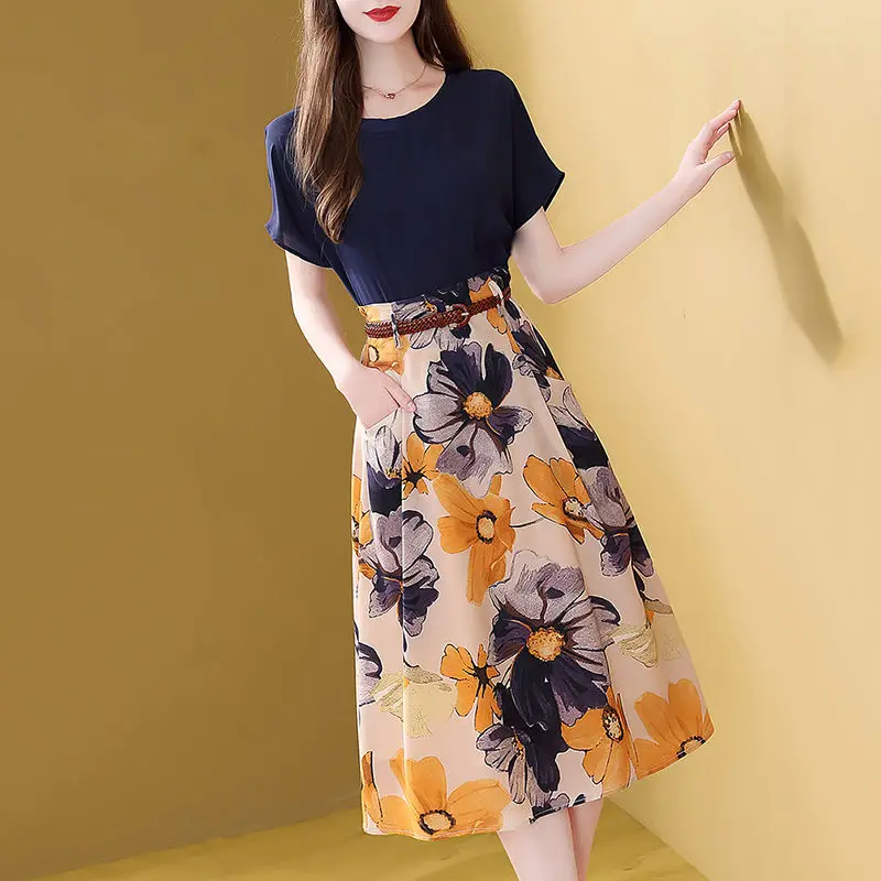 Summer New Retro Elegant 2 Piece Set Women T-shirt Top + A-Line Floral Skirts Suit Two Piece Sets Office Lady Clothing
Summer New Retro Elegant 2 Piece Set Women T-shirt Top + A-Line Floral Skirts Suit Two Piece Sets Office Lady Clothing