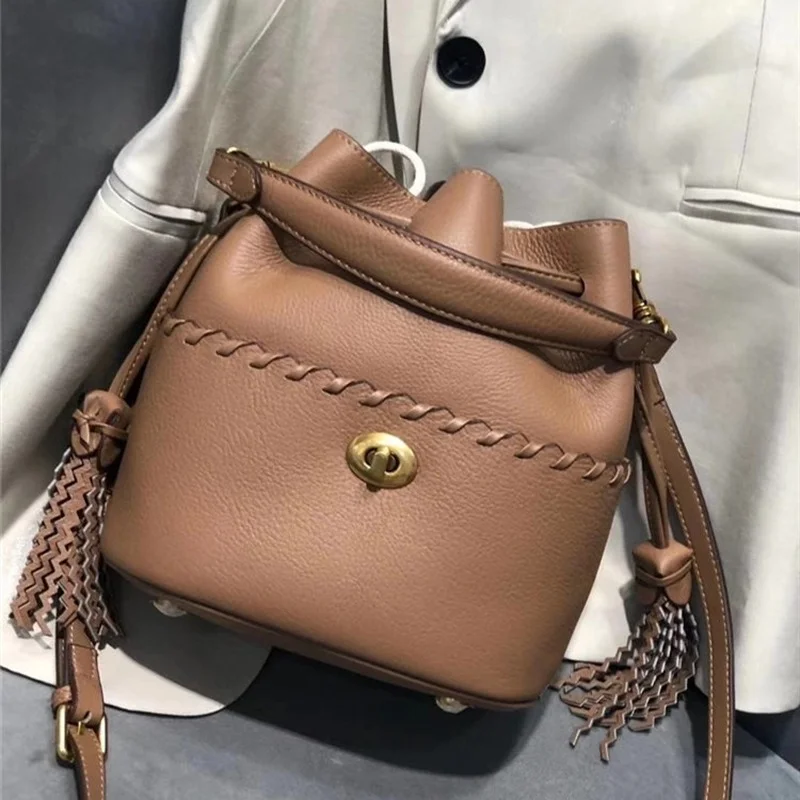 High quality new style cowhide handbags drawstring bucket bag dual-use tassel style one-shoulder diagonal bag
High quality new style cowhide handbags drawstring bucket bag dual-use tassel style one-shoulder diagonal bag