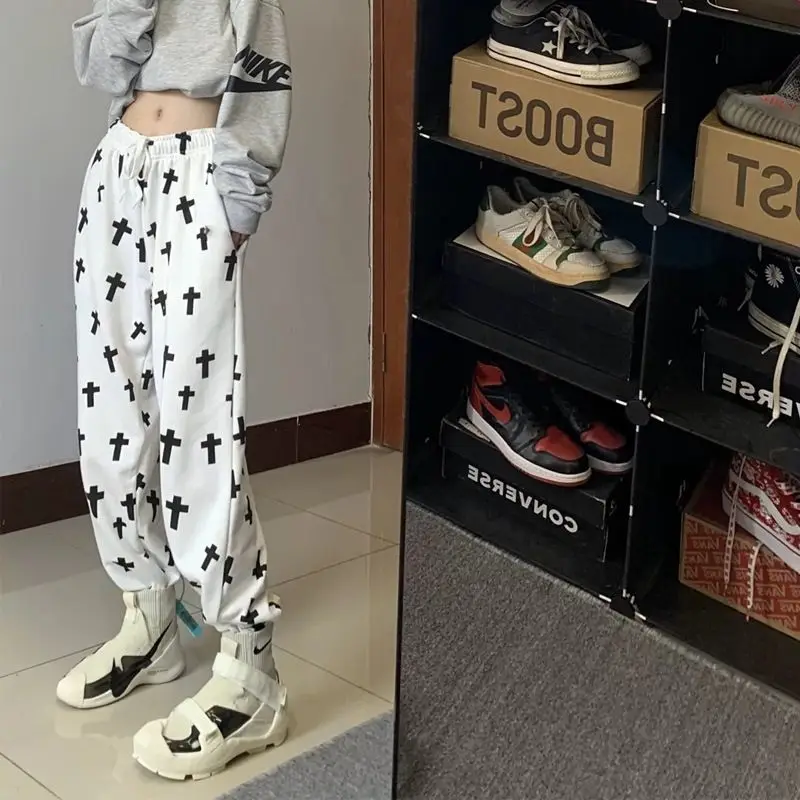 Women Sweatpants Geometric Print Wide Leg Trousers Women Street Style Elastic Waist Loose Casual Straight Sports Pants Harajuku
Women Sweatpants Geometric Print Wide Leg Trousers Women Street Style Elastic Waist Loose Casual Straight Sports Pants Harajuku