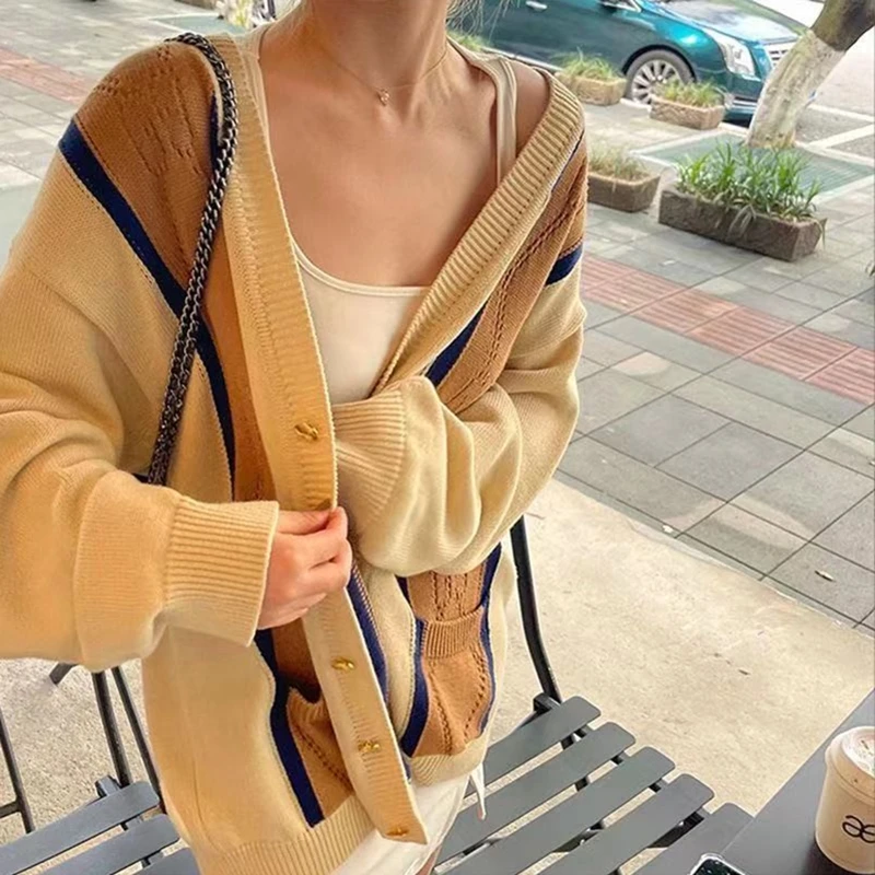 Women Casual Knitted Cardigans Coats New 2021 Autumn Korean Style Streetwear V-neck Loose Female Long Sleeve Sweaters W634
Women Casual Knitted Cardigans Coats New 2021 Autumn Korean Style Streetwear V-neck Loose Female Long Sleeve Sweaters W634