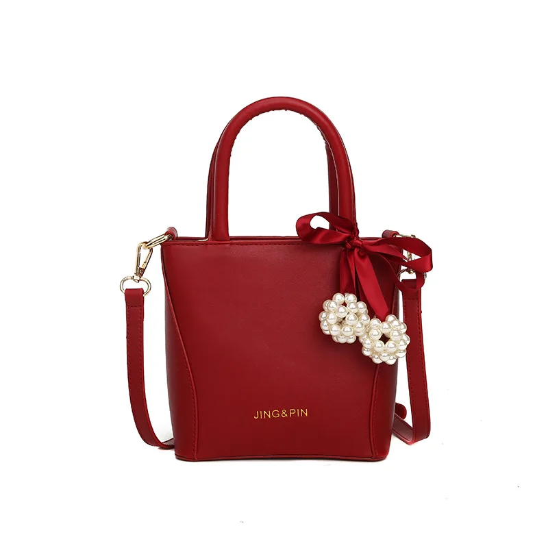 New Simple leisure Women Solid classic Pu Leather Fashion Zipper Square Shoulder hand Bag Designer Pearl Messenger Bag
New Simple leisure Women Solid classic Pu Leather Fashion Zipper Square Shoulder hand Bag Designer Pearl Messenger Bag