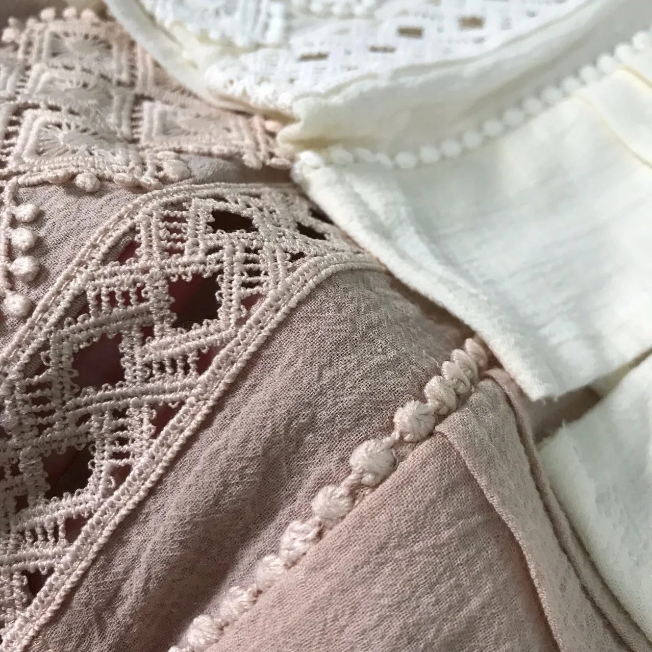 Bohemian Style Stand Collar Cotton Linen Hollow Out Hook Flower Embroidery Ruffles Lace Top Shirt
Bohemian Style Stand Collar Cotton Linen Hollow Out Hook Flower Embroidery Ruffles Lace Top Shirt