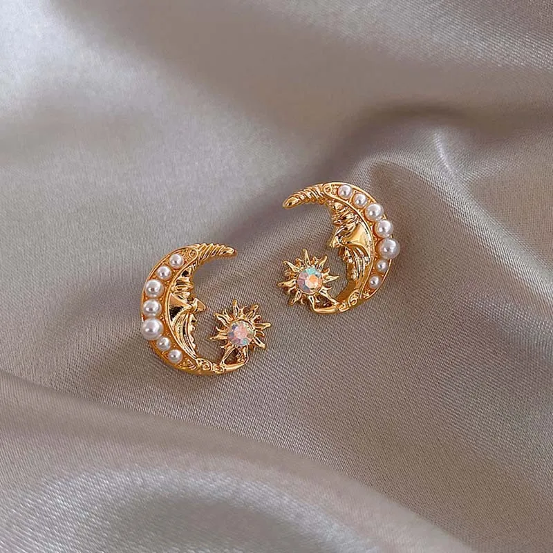 Moon Earrings Korean Alloy Jewelry Earrings Party Luxury Temperament Earrings Sexy Women Jewelry Fashion Earrings Wholesale
Moon Earrings Korean Alloy Jewelry Earrings Party Luxury Temperament Earrings Sexy Women Jewelry Fashion Earrings Wholesale