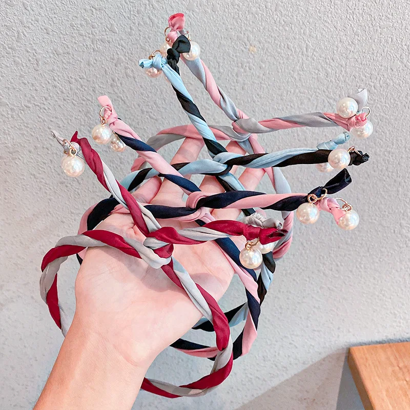 1 PC Pearl headband Korean style girl hair rope wild head buckle hair accessories
1 PC Pearl headband Korean style girl hair rope wild head buckle hair accessories