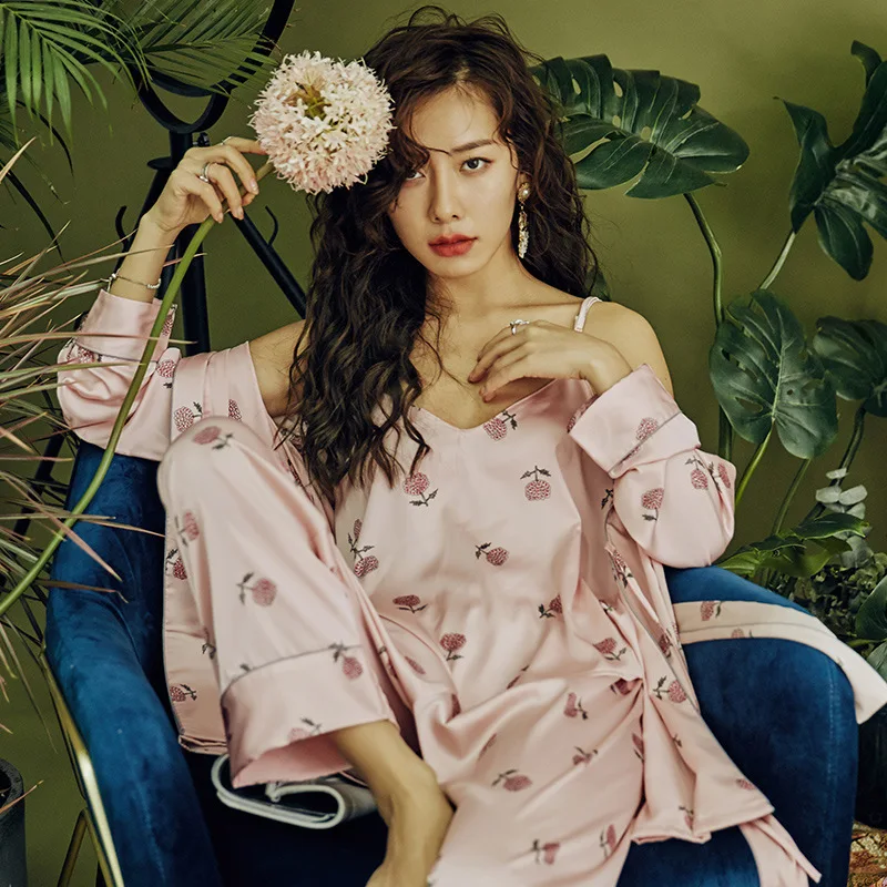 Blue Print Hydrangea 3PCS Kimono Bathrobe Gown Sets Sexy Full Sleeve Nightgown Faux Silk Lady Loose Home Wear Autumn Sleepwear
Blue Print Hydrangea 3PCS Kimono Bathrobe Gown Sets Sexy Full Sleeve Nightgown Faux Silk Lady Loose Home Wear Autumn Sleepwear